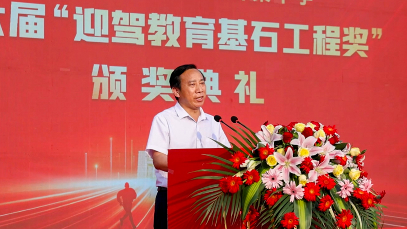 叶集区委教育工委书记、教育局局长舒久传.JPG